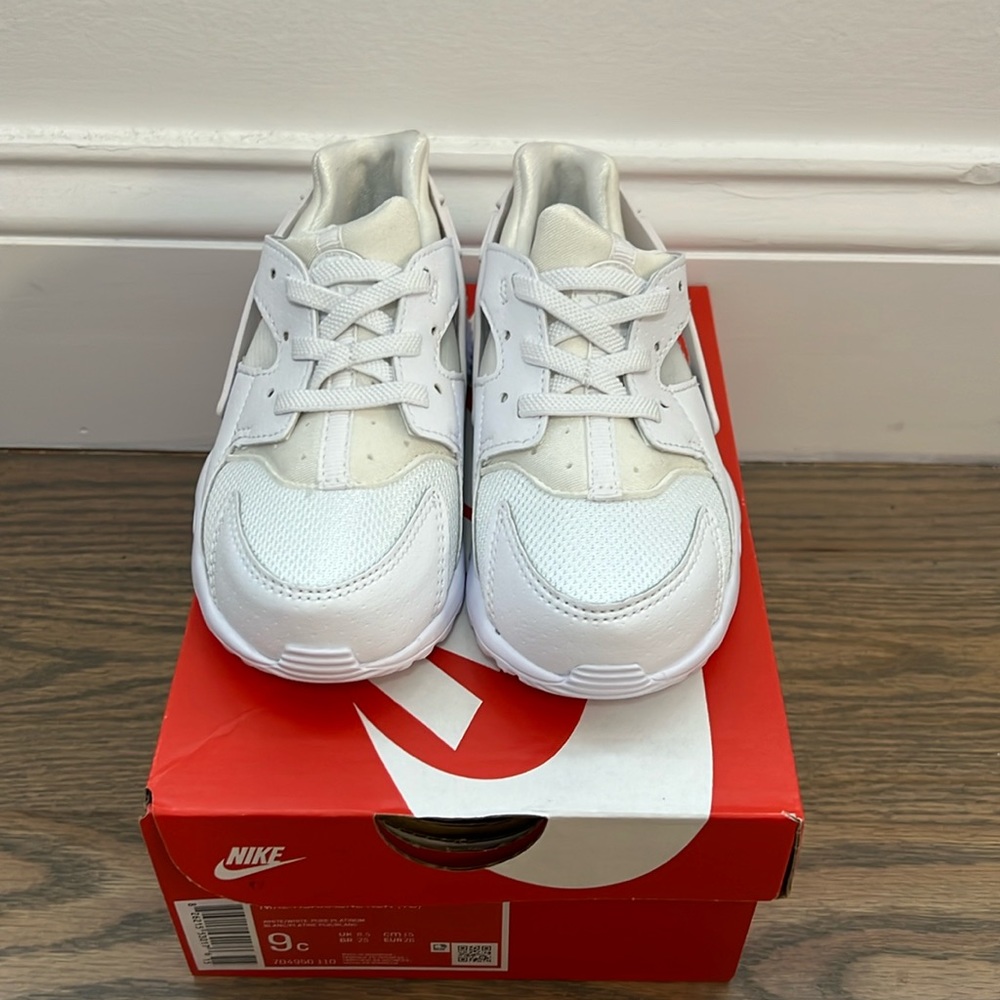 NIKE Huarache White 9C Sneakers